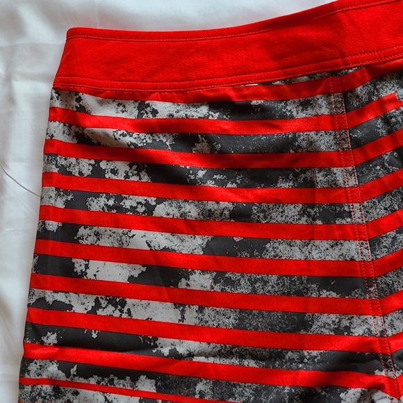 *Host Pick* North Face board shorts - Picture 14 of 16